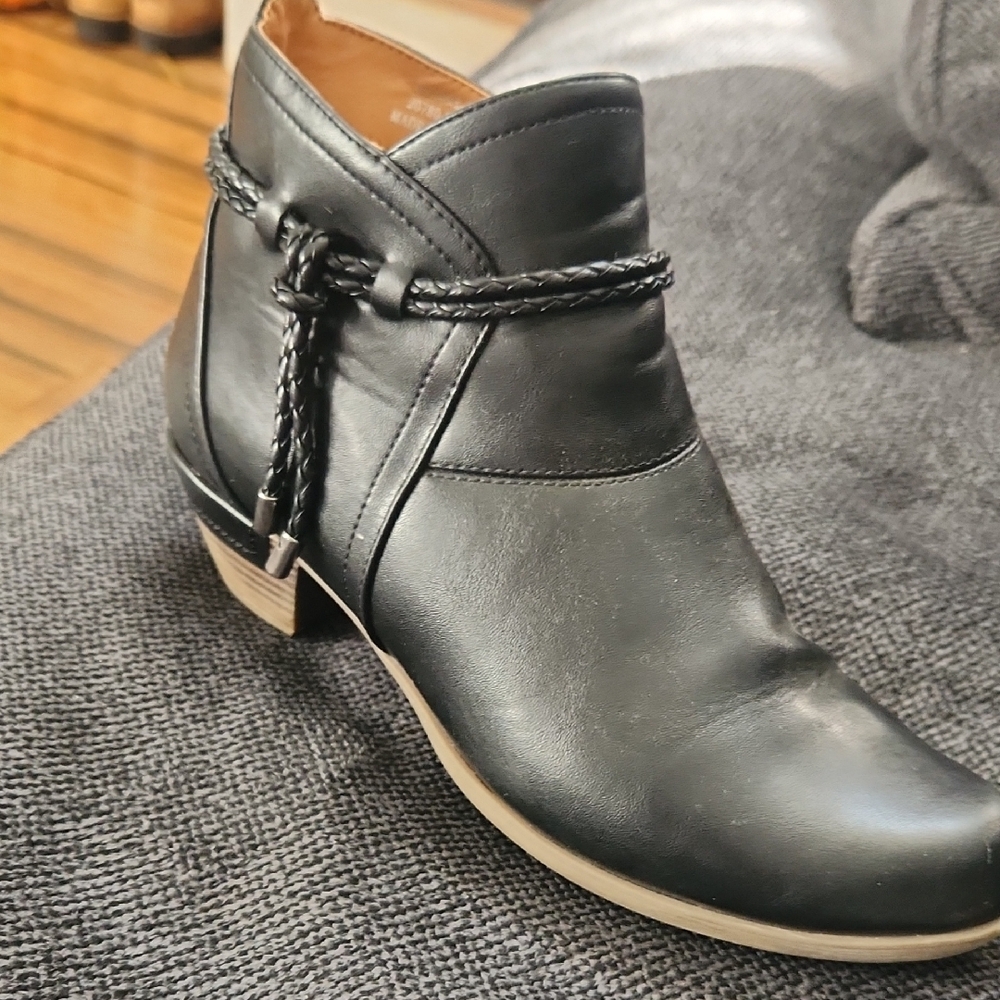 Chic Black Ankle Boots with Braided Accent